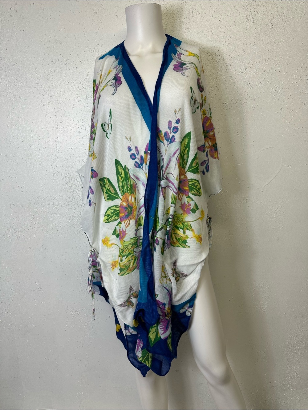 Vince Camuto White Floral Open-Front Kimono with Blue Trim